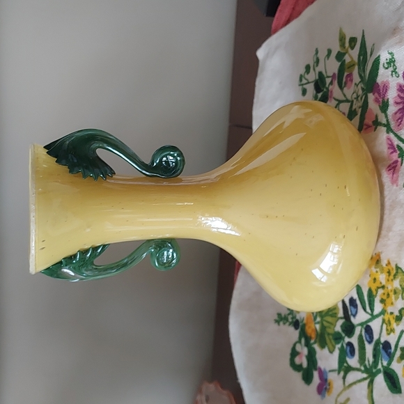 Murano yellow vase with 2 handles in green glass Redwing style - Picture 5 of 11